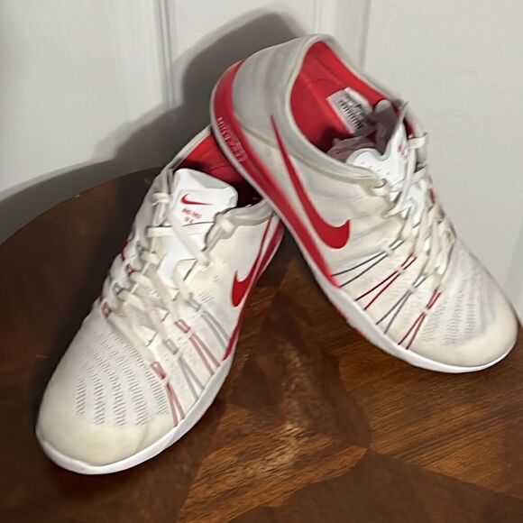 🔥🔥 NIKE Women's Free TR 6 Training Running Shoes White Red 833413-162 - GUC - Picture 3 of 16